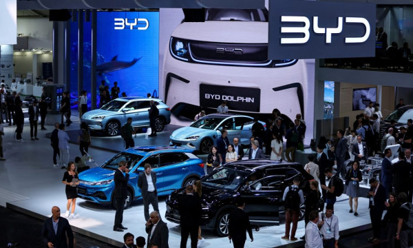 China’s BYD claims its latest EV charging system rivals the speed of refueling a gas tank. China’s BYD claims its latest EV charging system rivals the speed of refueling a gas tank.