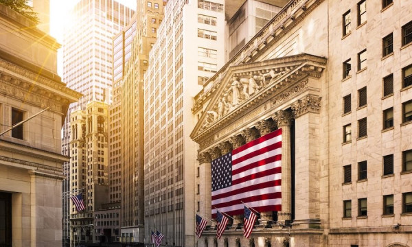 Wall Street Drops as Earnings Disappoint, Fed Eyed Wall Street Drops as Earnings Disappoint, Fed Eyed