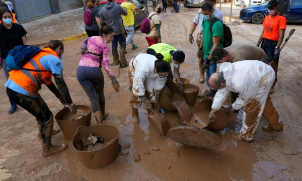 Spain unveils aid plan a week after catastrophic floods Spain unveils aid plan a week after catastrophic floods