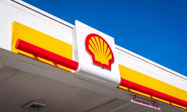 Shell CEO’s compensation rises as company pledges higher investor returns through cost efficiencies. Shell CEO’s compensation rises as company pledges higher investor returns through cost efficiencies.