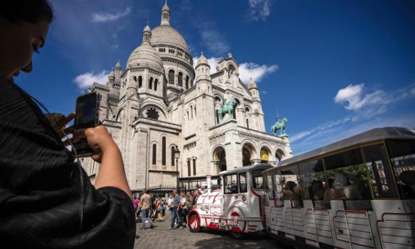 Paris residents fight overtourism and 'Disneyfication' of beloved Montmartre neighborhood Paris residents fight overtourism and 'Disneyfication' of beloved Montmartre neighborhood
