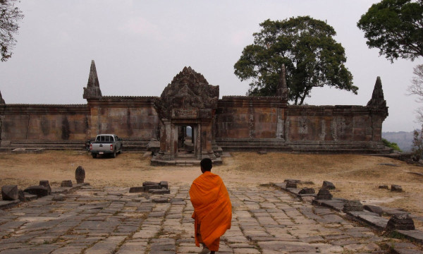 Thailand considers wall at border with Cambodia Thailand considers wall at border with Cambodia