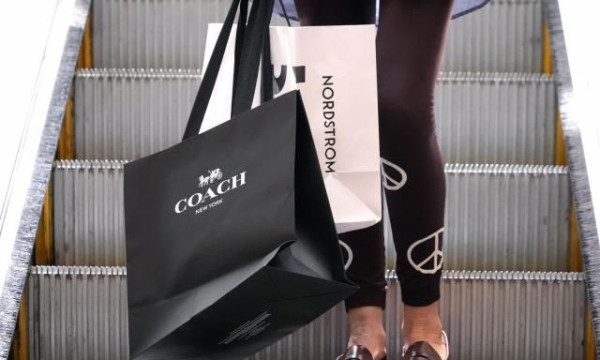 Wealthier Americans are driving retail spending and powering US economy Wealthier Americans are driving retail spending and powering US economy