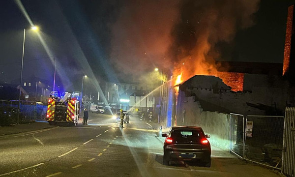 Dramatic image shows crews tackling Keighley building fire Dramatic image shows crews tackling Keighley building fire