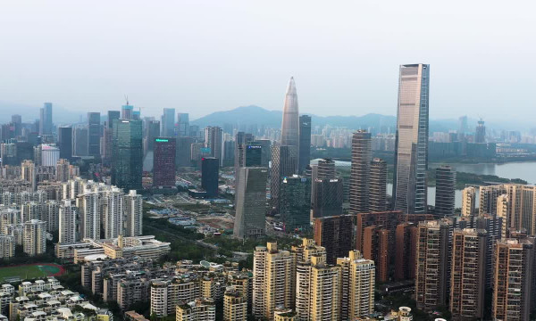 Chinese Businesses Cautiously Optimistic About Tariff Pause Chinese Businesses Cautiously Optimistic About Tariff Pause