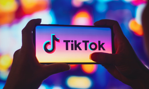 Trump Extends TikTok Divestment Deadline by 90 Days Trump Extends TikTok Divestment Deadline by 90 Days