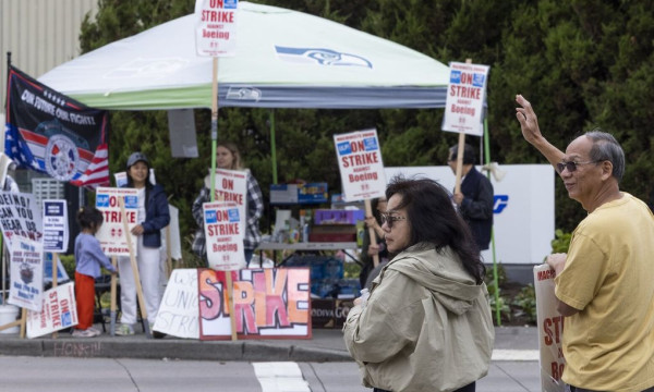 Boeing at risk of junk rating with S&P amid strike Boeing at risk of junk rating with S&P amid strike