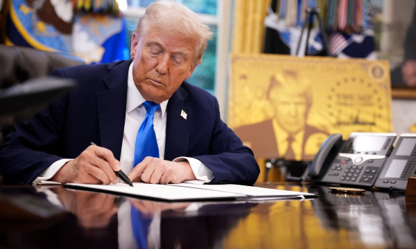 Trump demands $100,000 fee for coveted tech-centric H-1B work visas Trump demands $100,000 fee for coveted tech-centric H-1B work visas