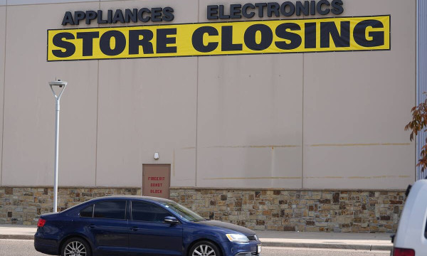 Big discounts as furniture store to close all Las Vegas Valley locations Big discounts as furniture store to close all Las Vegas Valley locations